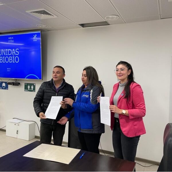 FIRMA DE CONVENIO ENTRE MUNICIPALIDAD DE LOS ÁLAMOS Y UNIDAS BIOBÍO